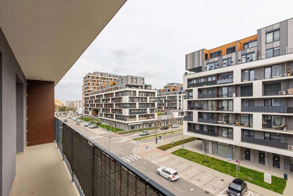 Cityscape Oasis: Active Studio Heaven Pozsony Kültér fotó