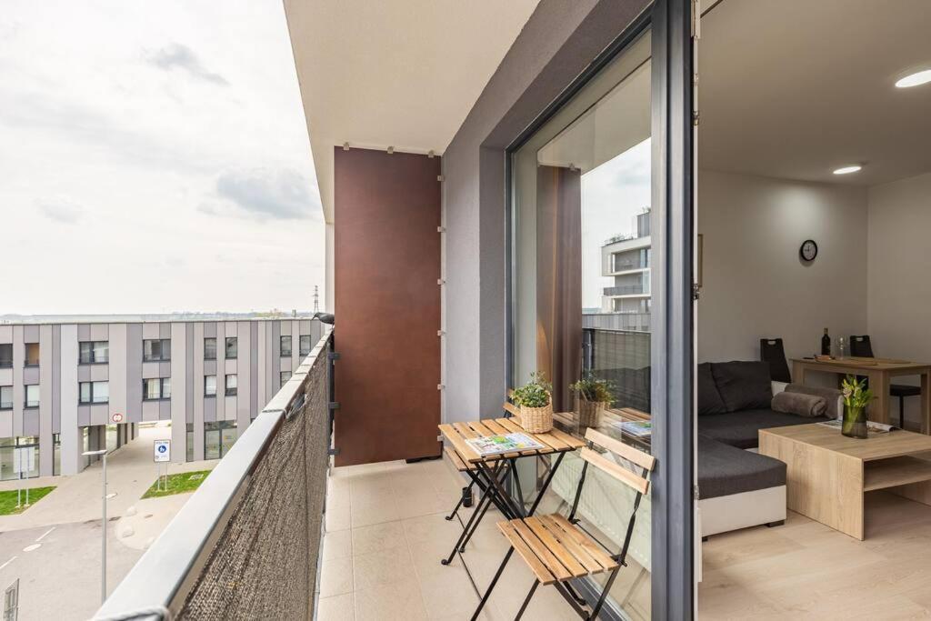 Cityscape Oasis: Active Studio Heaven Pozsony Kültér fotó